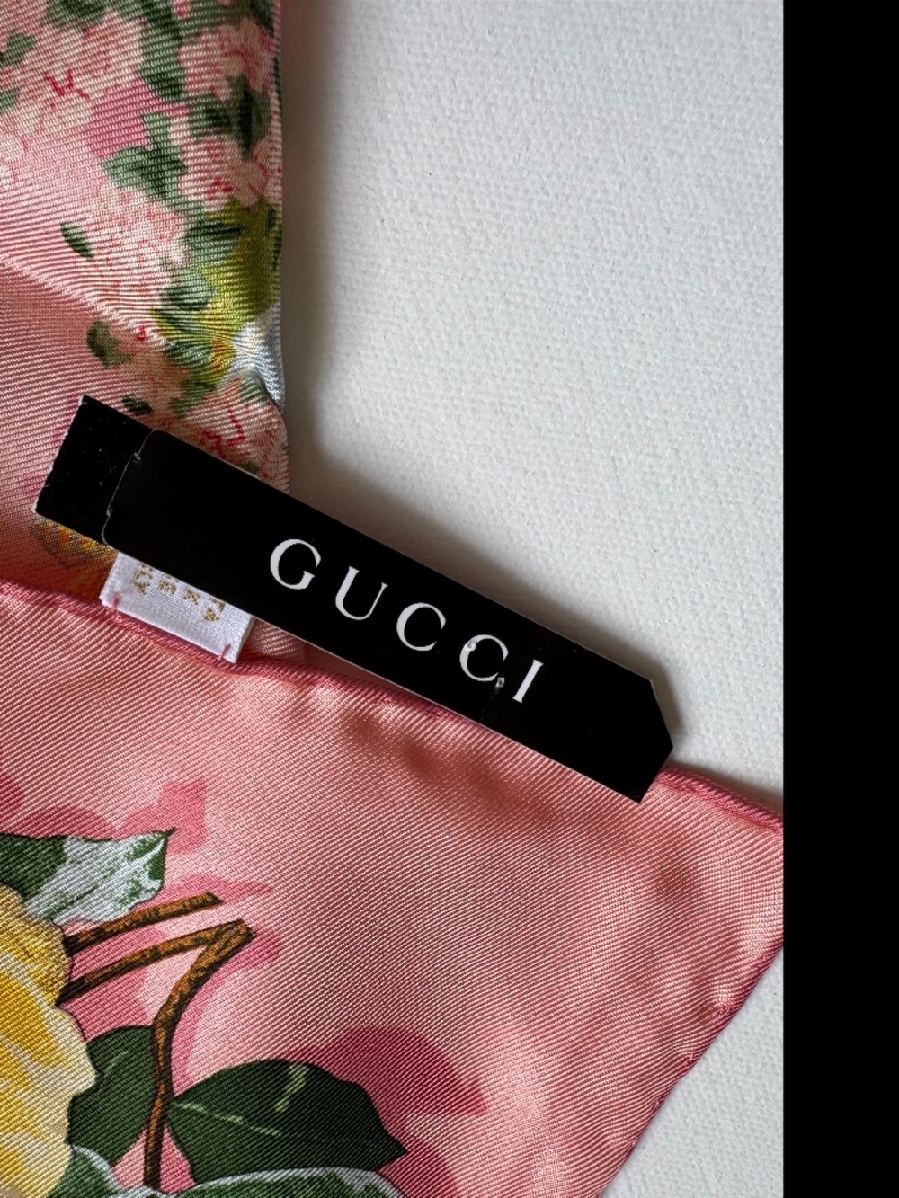 NWT Gucci Pink Floral Butterfly Garden Print Square Silk Scarf